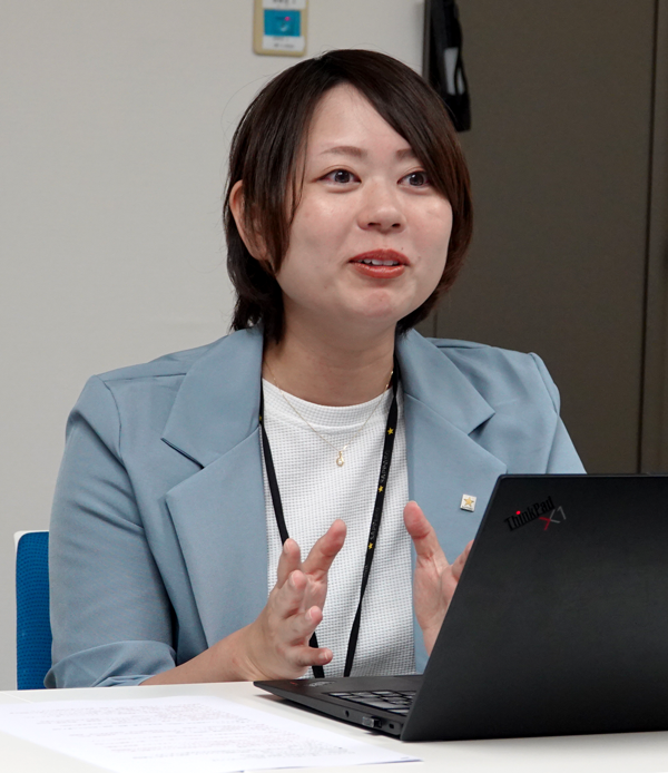 人事総務部　丸一菜々氏